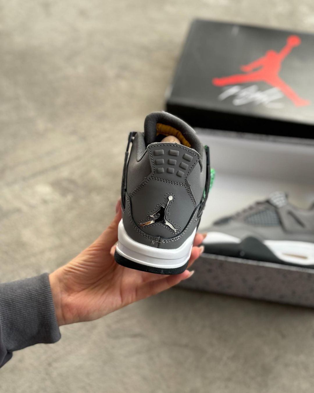 Jordan Retro 4 Cool Grey